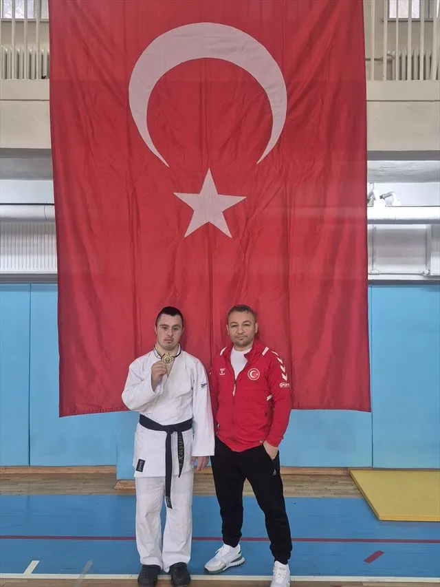 Ahmet Ünal Altın Madalya Kazandı