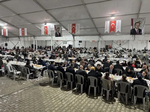 AK Parti Genel Başkan Yardımcısı Kaya, "Çocuk gülerse dünya güler" iftar programına katıldı