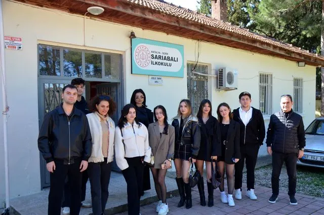 Antalyalı Üniversite Öğrencilerinden Köy Okuluna Anlamlı Dokunuş: Minik Kalpler Umutla Doldu
