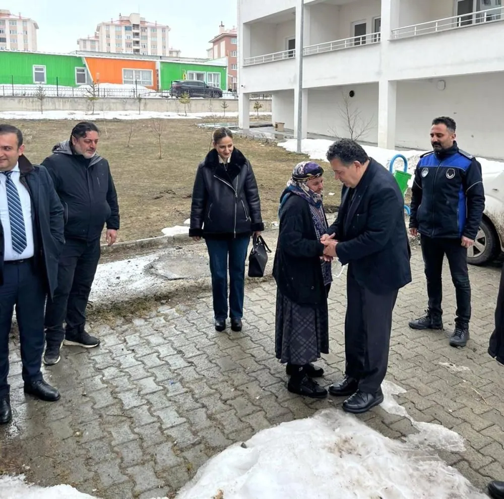 Ardahan Belediye Başkanı Faruk Demir Huzureviyi Ziyaret Etti