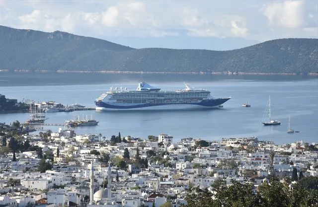 Bodrum'a "Marella Discovery" kruvaziyeriyle 1917 turist geldi