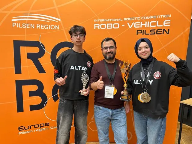 Bursa'nın Gururu Meslek Liseliler: ‘Altay’ Robotuyla Dünya İkinciliği Geldi