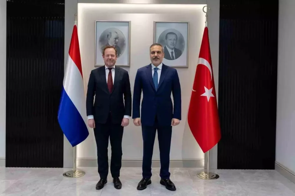 Dışişleri Bakanının Hollanda Eşitleriyle Görüşmesi