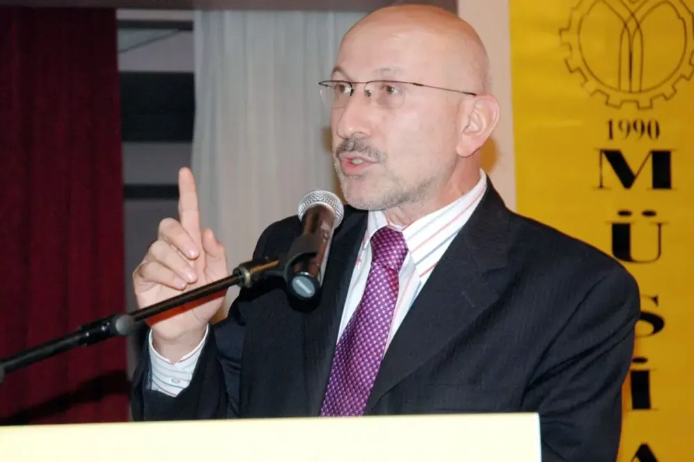 Eski AK Parti Milletvekili Bayram Ali Bayramoğlu, izinsiz sermaye piyasası faaliyeti suçundan tutuklandı.