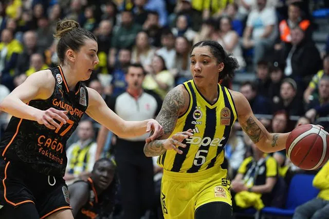 Fenerbahçe Opet, Galatasaray