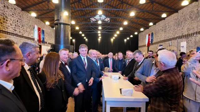 Foça'da Yelkenler Fora: 400 Genç Sporcu Dünya Şampiyonası İçin İzmir'de Buluşuyor
