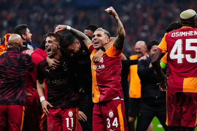 Galatasaray Futbolcuları Primlerini Aldı