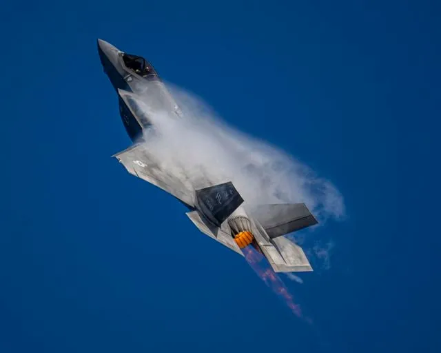 İran: ABD'ye ait F-35 savaş uçağı vuruldu