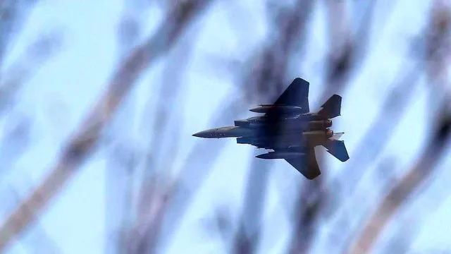 İran'da bir ABD savaş uçağı düşürüldü, bir pilot kurtarıldı, diğeri aranıyor
