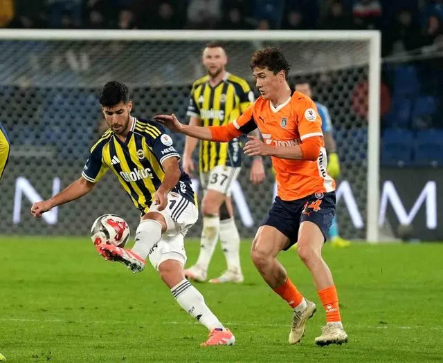 Kadıköy'de Kritik Randevu: Fenerbahçe, Üst Sıraları Hedefleyen Başakşehir'i Ağırlıyor