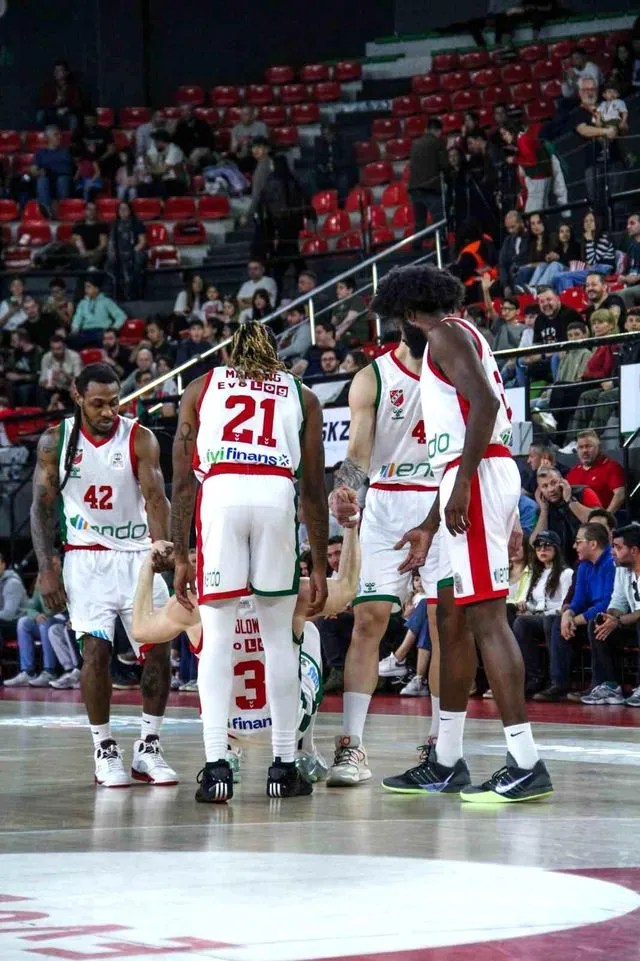 Karşıyaka Basketbol, Beşiktaş deplasmanında
