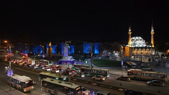 Kayseri'de tarihi yapılar otizmliler için mavi ışıkla aydınlatıldı