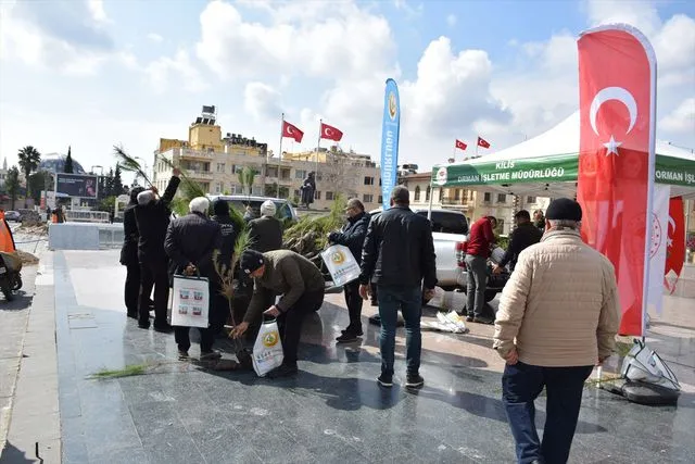 Kilis'te vatandaşlara fidan dağıtıldı