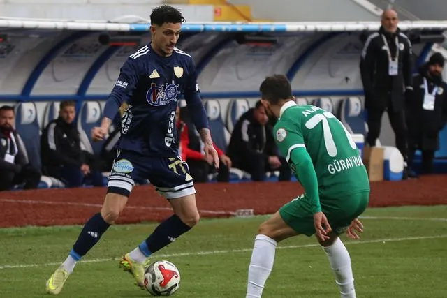 Lider Erzurumspor geriye düşmesine rağmen kazandı