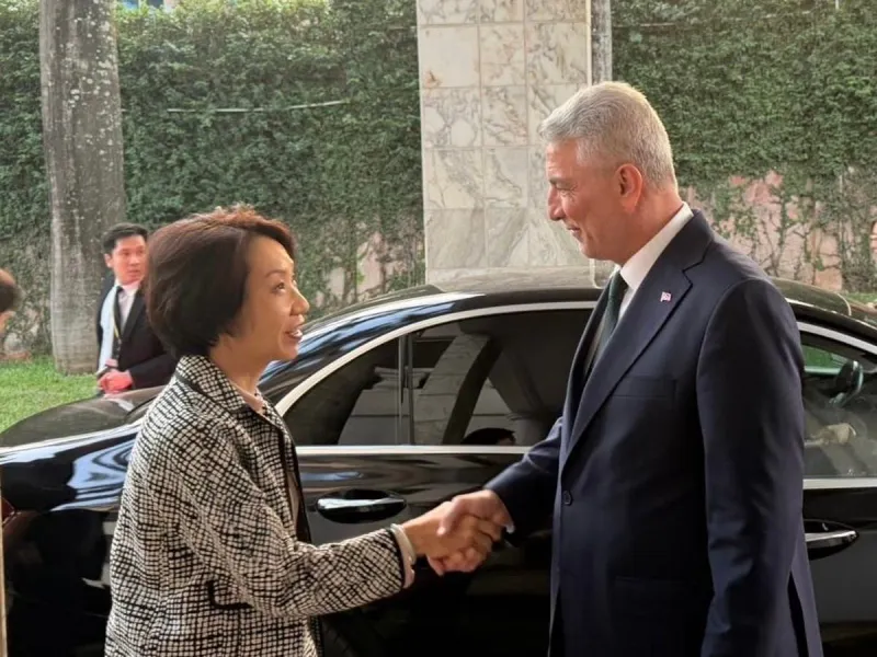 Bakan Bolat, Singapur Sürdürülebilirlik ve Çevre Bakanı Grace Fu ile görüştü