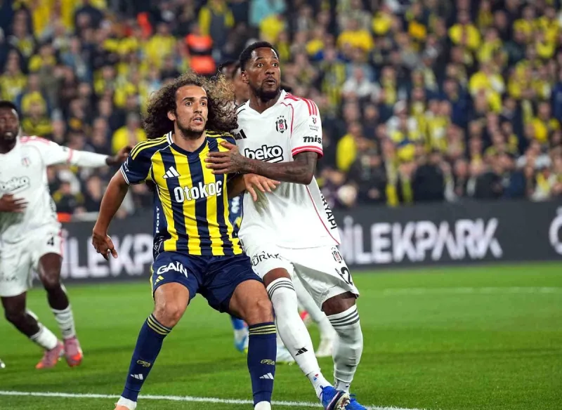 Beşiktaş'ın Yıldızı Hastaneye Kaldırıldı