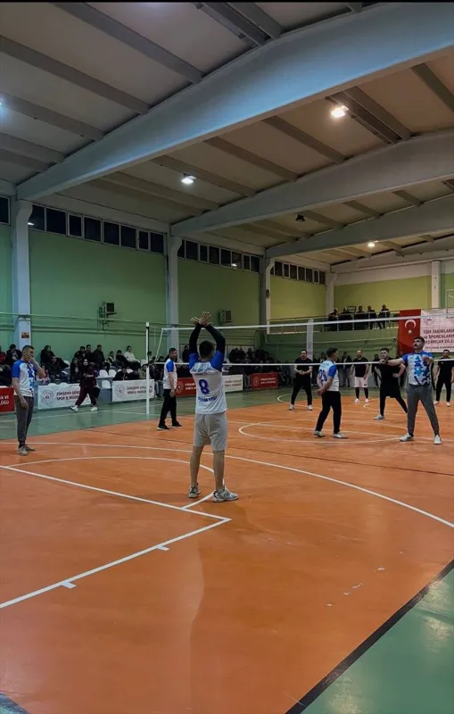 Beylikova'da kurumlar arası voleybol turnuvası başladı