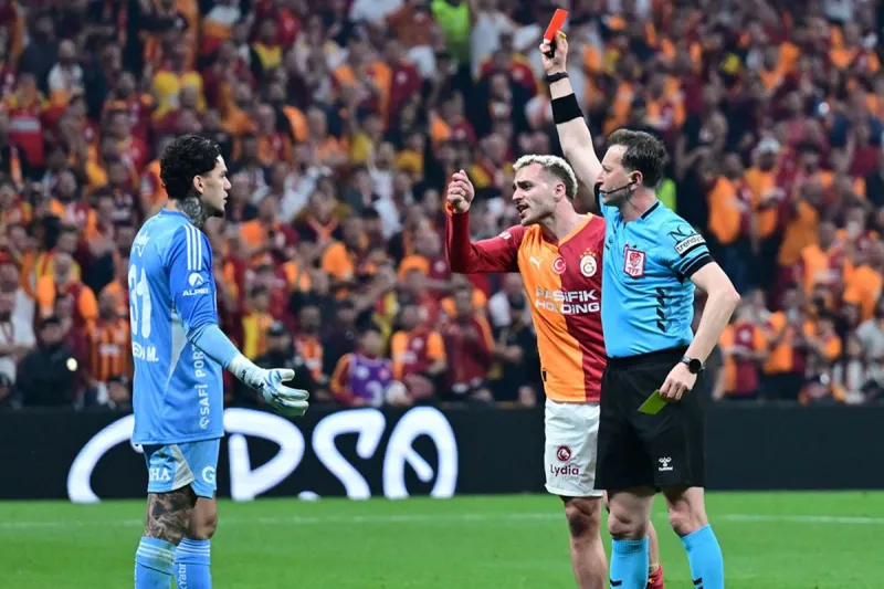 Fenerbahçe'de Derbi Sonrası Ederson Krizi: Brezilyalı Kaleciden Özür ve Hakem Eleştirisi