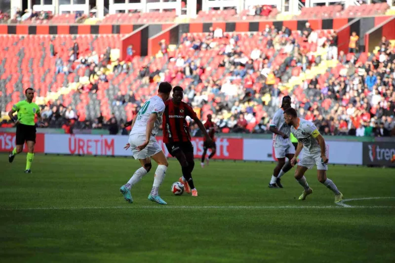 Gaziantep FK - Alanyaspor Maçında İlk 30 Dakika Eşitlik Var