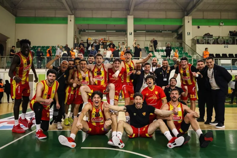 Göztepe potada yarı final için parkede