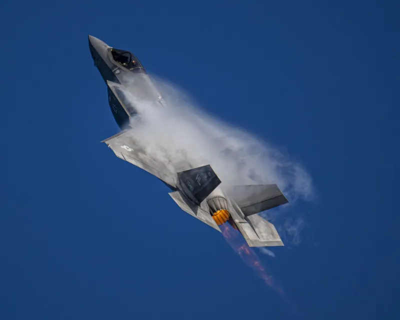 İran: ABD'ye ait F-35 savaş uçağı vuruldu