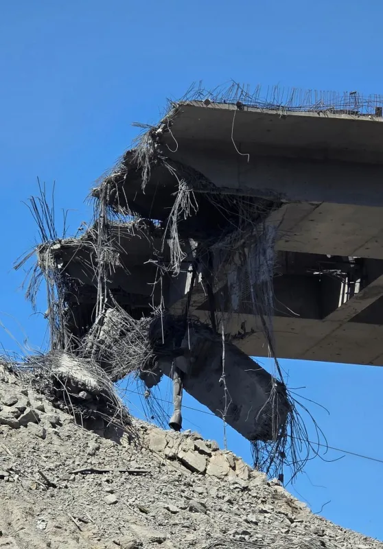 İran'da Köprü Saldırısında Ölenlerin Sayısı 13'e Yükseldi