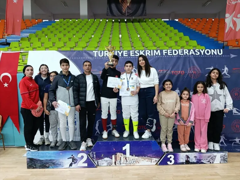 Malatyalı sporcu eskrimde altın madalya aldı