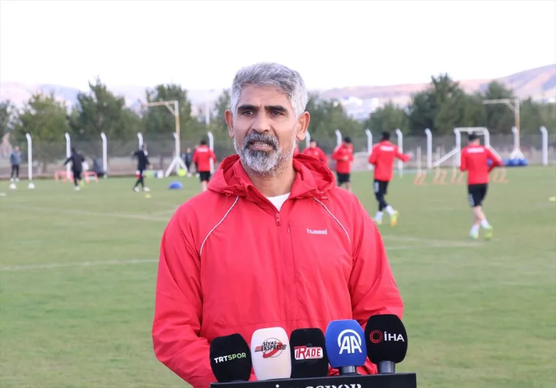 Sivasspor Teknik Direktörü İsmet Taşdemir