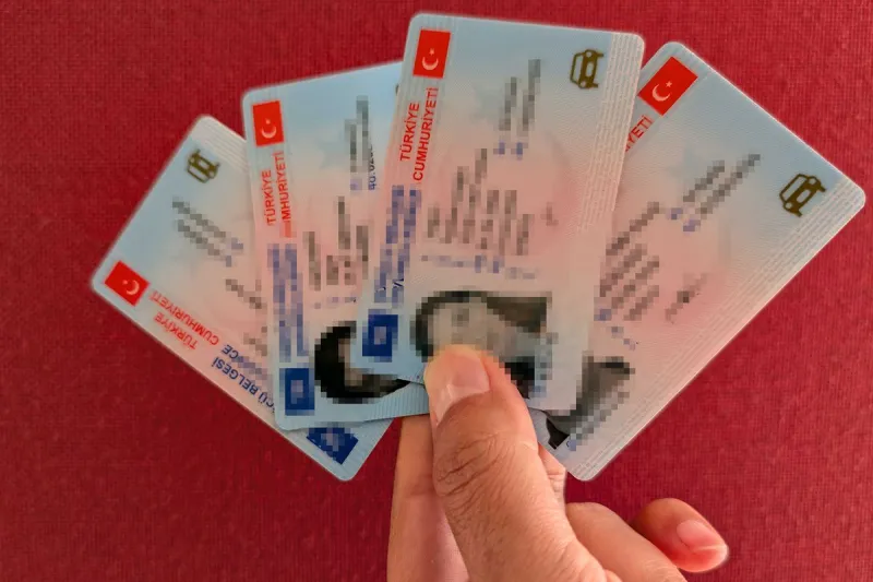 Trafikte Yeni Dönem: Cep Telefonu Kullanımı ve Emniyet Kemeri İhlallerine Sıfır Tolerans