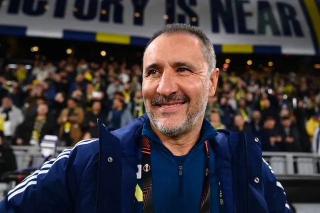 Nottingham Forest, Vitor Pereira'nın Liderliğinde Çeyrek Finale Yükseldi