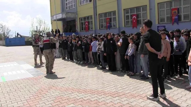 Siirt'te "Çocuk Gelişsin Dünya Değişsin" Projesi