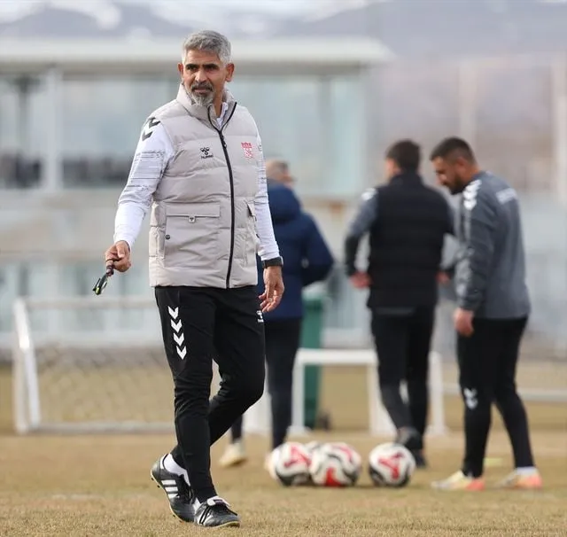 Sivasspor'un ilk hedefi play-off