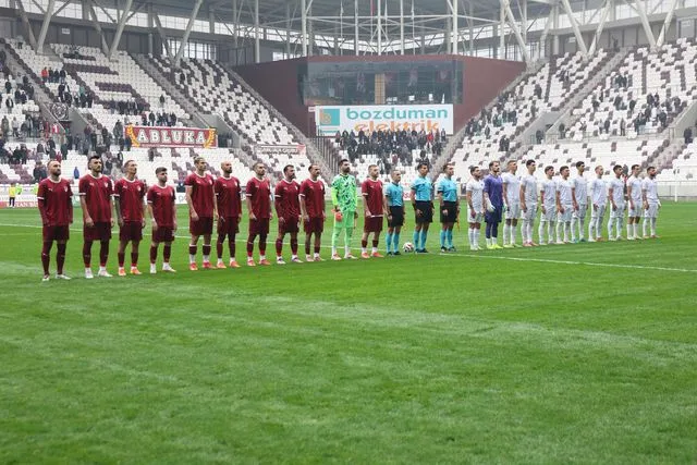 Süper Lig'de de mücadele etmişti! 98 yıllık tarihi kulüp küme düştü