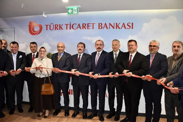 Ticaret Bakan Yardımcısı Ağar, Türk Ticaret Bankası Samsun Şubesi