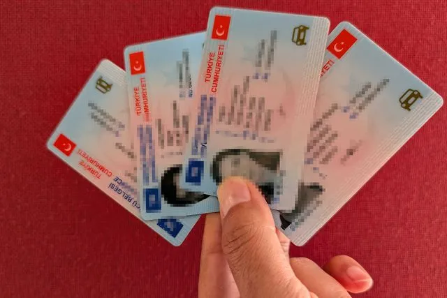 Trafikte Yeni Dönem: Cep Telefonu Kullanımı ve Emniyet Kemeri İhlallerine Sıfır Tolerans