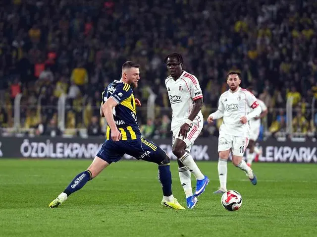 Trendyol Süper Lig: Fenerbahçe: 0 Beşiktaş: 0 (İlk yarı)