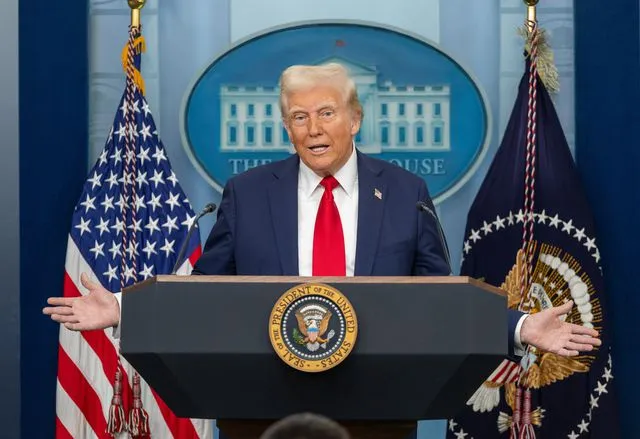 Trump'tan Netanyahu'ya Kritik Enerji Ambargosu: 'İran'ın Petrol Sahalarını Vurma'
