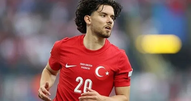 Türk Kökenli Hollandalı Futbolcu: Ferdi Kadıoğlu'nun Kariyeri ve Kişisel Hikayesi